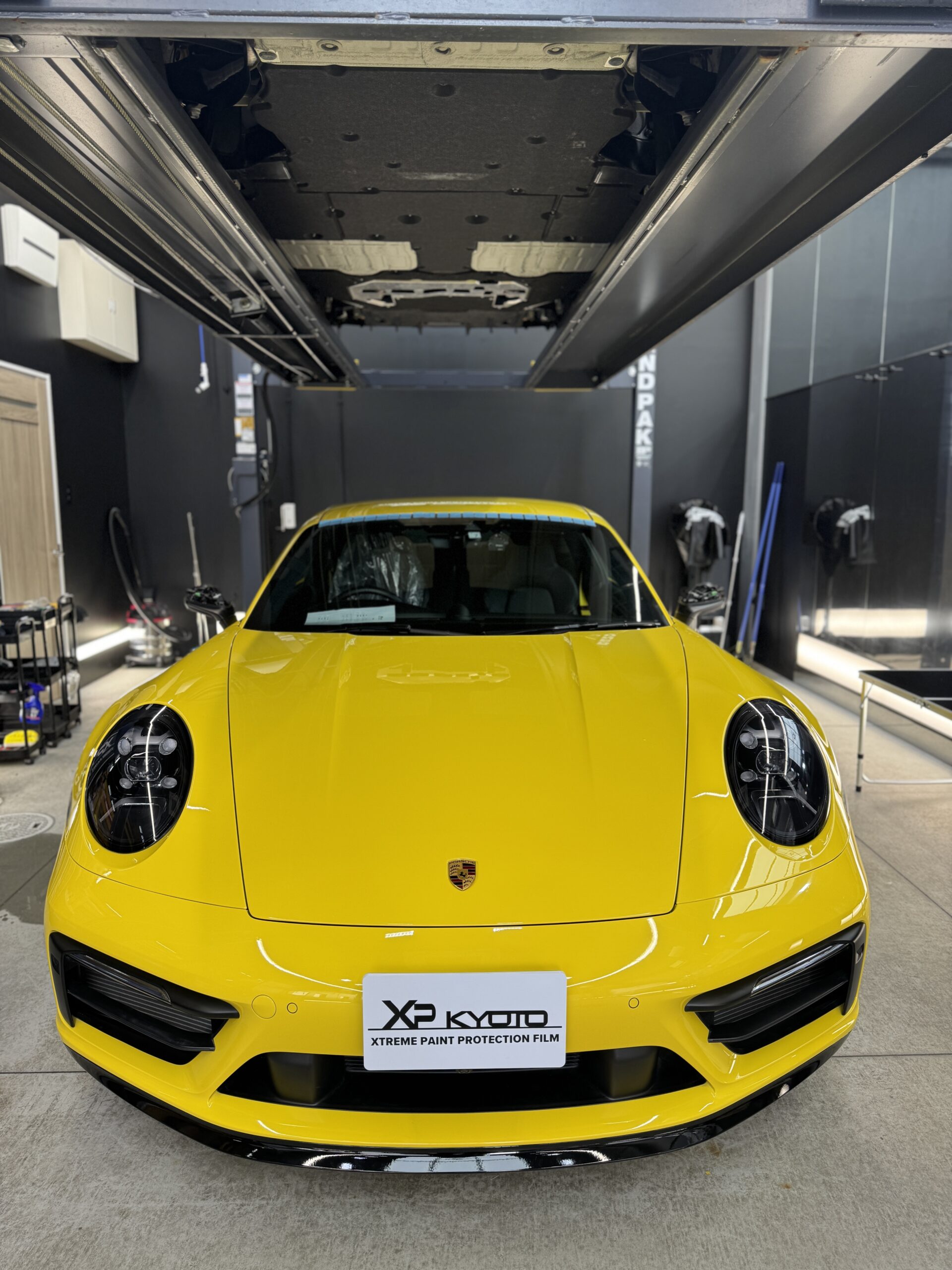 911